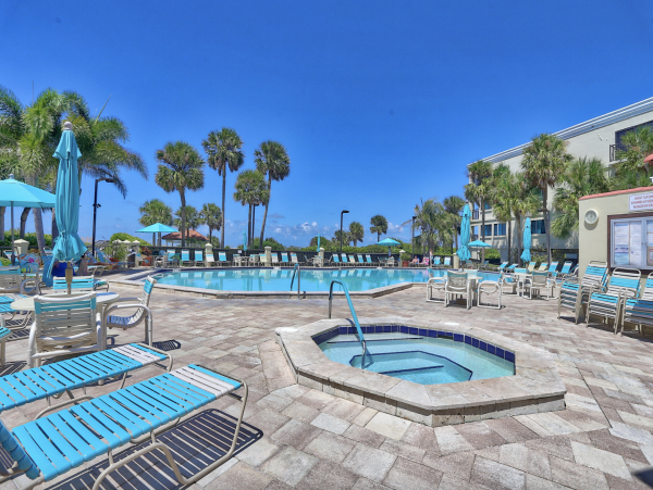Luxurious Bayfront Condo Steps to beach